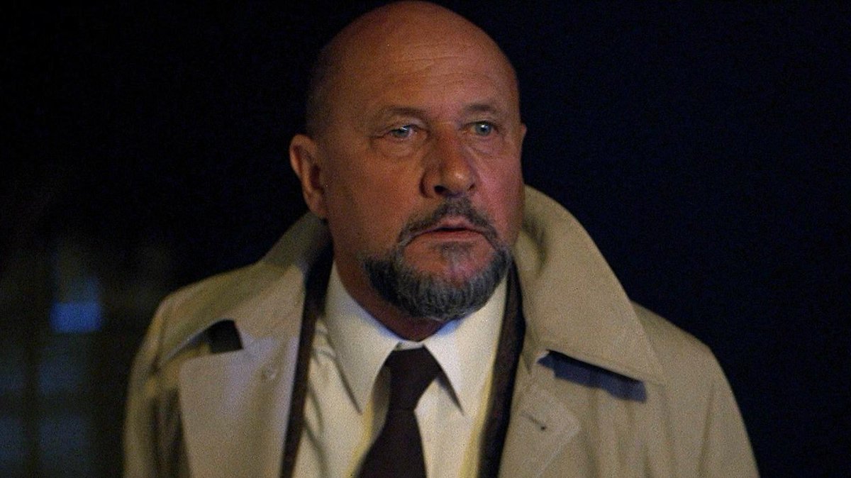 On the 30 October 1981, 'Halloween II' was released with Donald Pleasence returning as psychiatrist, Dr. Samuel Loomis alongside Jamie Lee Curtis and directed by Rick Rosenthal. #Halloween #DonaldPleasence #HalloweenEnds #31DaysofHorror #MichaelMyers
