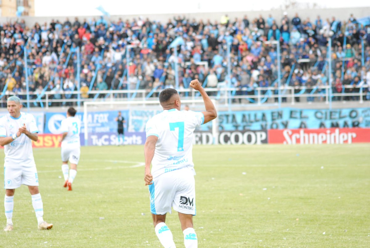 EL CADU GANÓ EN SU CASA‼️

🏟️ Defensores Unidos vencía 1-0 a Villa San Carlos, el Cele lo empató sobre el final pero el local se volvió a poner en ventaja en la última para el 2-1.

🔜 La vuelta será el próximo sábado.

🗣️ <a href="/sergiozarratea/">Sergio Zarratea 🎙</a>, <a href="/TanoAzzaro/">Tano Azzaro</a>, <a href="/ManoloAntu/">Manuel Antuña</a> y Willy Blanco