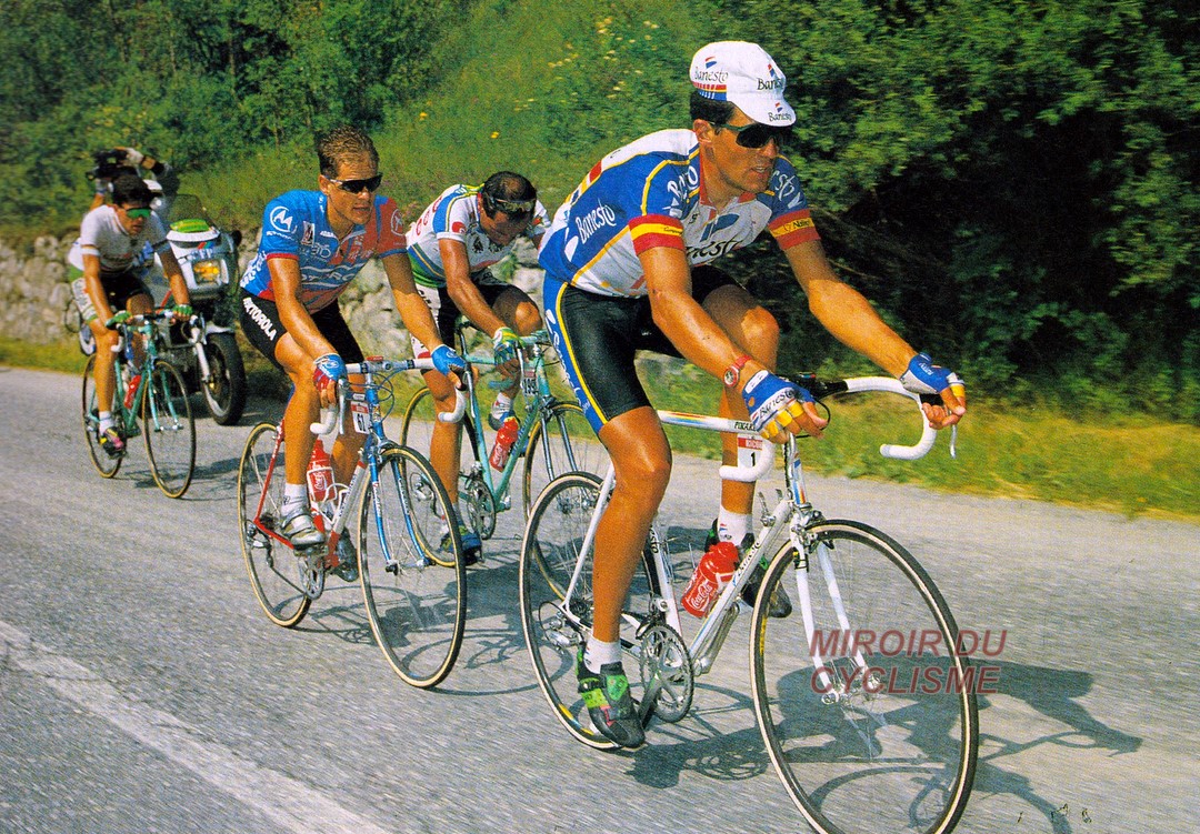 Miroir2Cyclisme's tweet photo. Miguel Indurain, Andy Hampsten, Franco Vona & Gianni Bugno (Tour 1992)
📸 Frédéric Mons
#MiguelIndurain #GianniBugno #AndyHampsten #FrancoVona #TDF #TDF1992 #ciclismo #cycling #cyclisme https://t.co/rr9FwSIZ6z