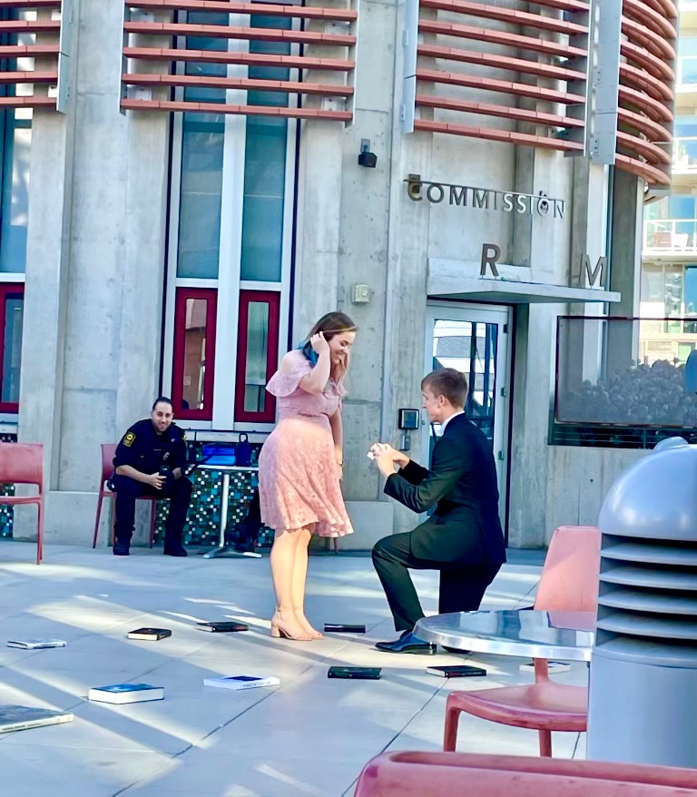 LibraryFoundSD's tweet photo. Great stories start at @SDPublicLibrary 📚. And some, even end at The Library Shop with an #axolotl 🙃 haha! What magical ✨ things will take place in your next chapter 📘📕📗?

#LibraryStory #LibraryEngagement #Proposal #BookAdventures #CentralLibrary #RomanticNovel https://t.co/JSGNJa7Egl
