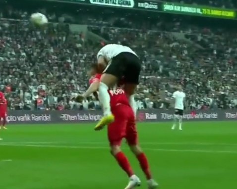 Cenk Tosun'un bu hareketine rağmen gol verildi.