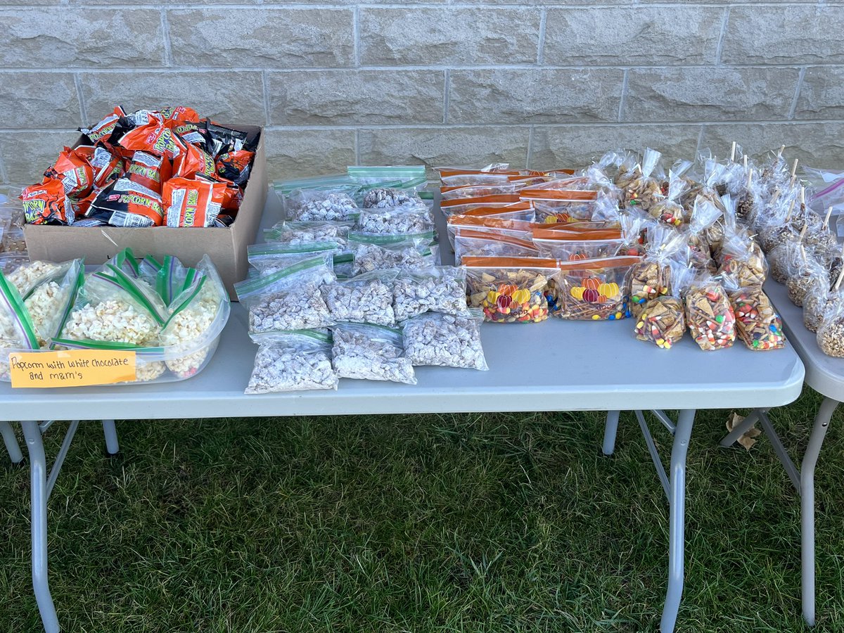 Mr_McCreryHHS's tweet photo. WAY TO GO Varsity H! It was a very successful first Fall Festival. So proud of our student athletes &amp; the work they put in to make it a great event. THANK YOU! To the many volunteers &amp; people who donated their time &amp; resources. THANK YOU to all who came out! We hope you had fun! https://t.co/1L8VB11J45