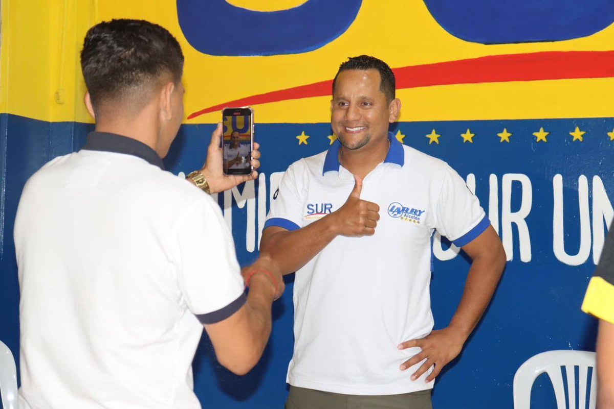 FRENTE DE JUVENTUDES SUR 💯🔵

Conformamos el frente juvenil en apoyo a nuestro movimiento político SUR 💯, quienes nos brindan ese apoyo con todo el ❤️ y junto a ellos de la
mano 💯pre trabajaremos por el progreso de nuestro cantón.