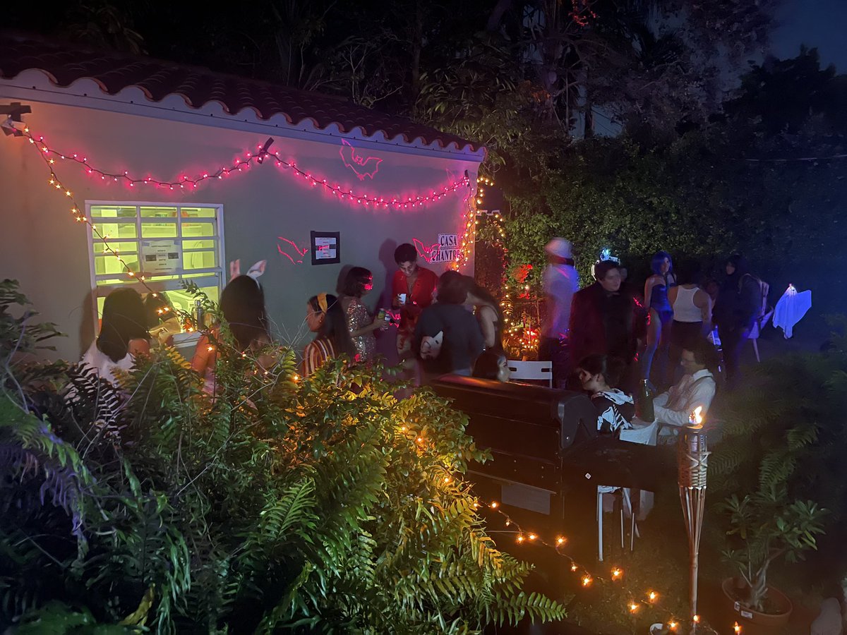 DivineNymphs's tweet photo. Haunted House 🏚 party with @FWBtweets absolutely SLAYED this weekend 🔪👹🔥 #305 https://t.co/uM5nYFNqPN