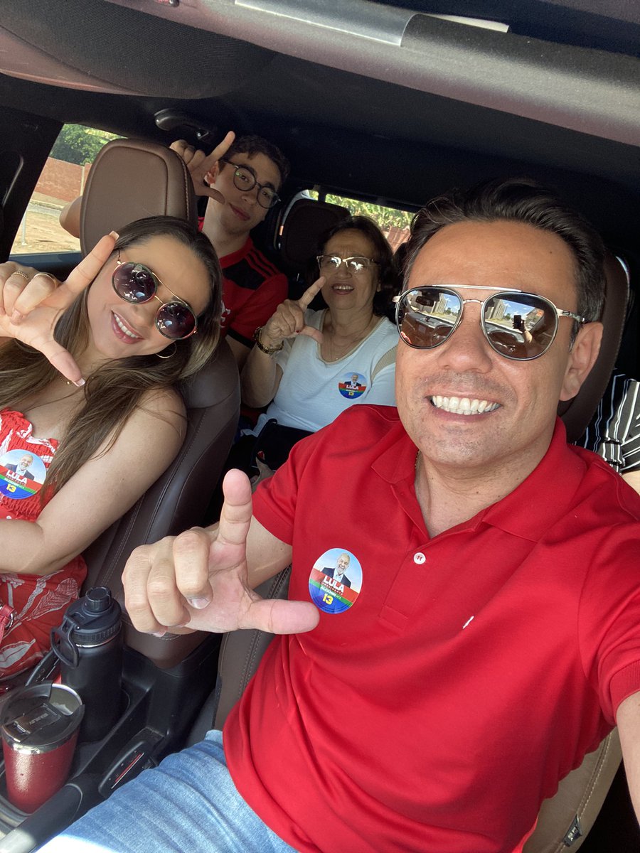 JDQuirinoFilho's tweet photo. Estamos indo votar juntos, na esperança que amanhã será um novo dia. É @LulaOficial https://t.co/pzOX4jOqOv
