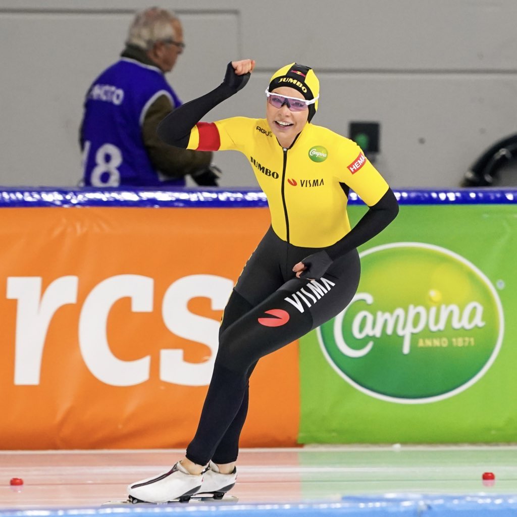teamessent_'s tweet photo. Jutta Leerdam en Antoinette Rijpma-de Jong plaatsen zich beiden op hun derde afstand voor de World Cups 👏

Leerdam wint de 1000 meter met de vijfde tijd ooit gereden in @Thialf: 1.13,53 🔥

Rijpma-de Jong wordt tweede op de afstand in 1.14,91 💪 https://t.co/OpwXb167aW