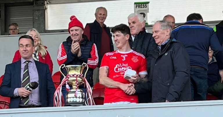 PODMachines's tweet photo. As sponsors of the Clare Championships County Final today, we congratulate Eire Og Ennis on their tremendous win today over Ennistymon. 🏆

Man of the match award was presented to Aaron Fitzgerald of Eire Og by Pat O’Donnell. 🏐

#gaa #gaafinal #win #final #countyfinal #clare https://t.co/R19XDEU3Dg