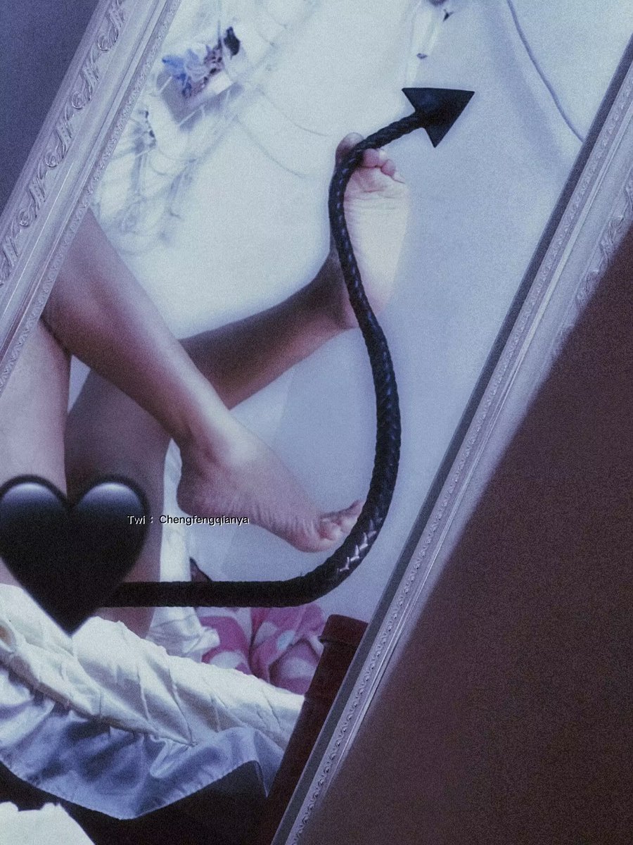 I'm your devil now.
What can I do for you?

📮@DaFoer_  @Daguidiyi @Xiaoxiaofoer 

#happyhallowen #自拍 #尾巴 https://t.co/eURcYRMTyD