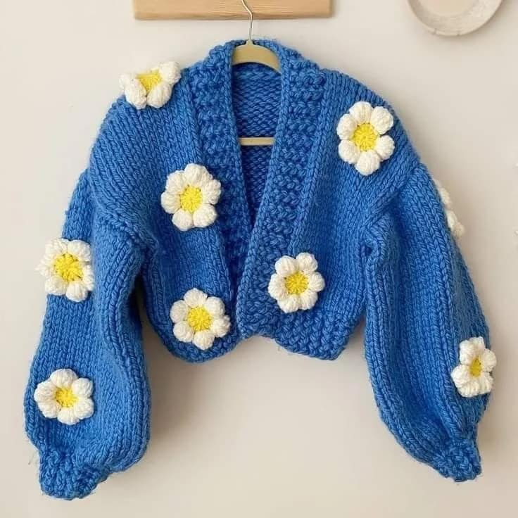 prettiestavenue's tweet photo. flower sweater 💐 https://t.co/xjTxFm2elS