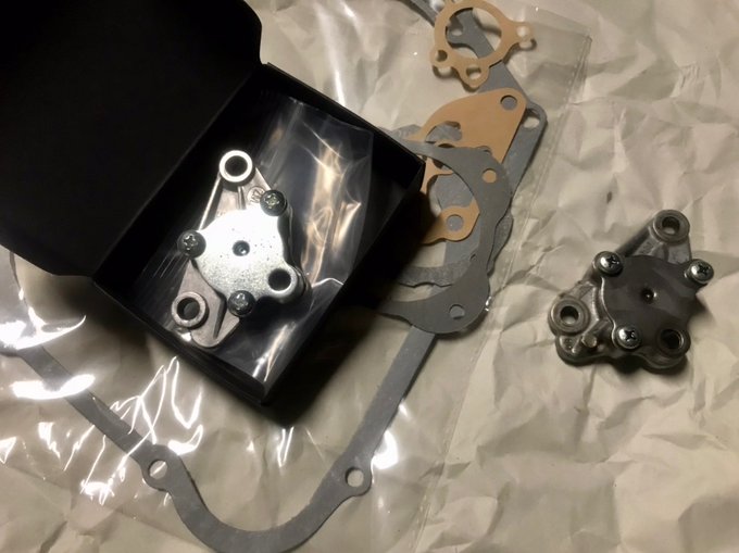 ハイカムだけ組んで腰上はすぐ終わったのでオイルポンプを強化品に交換 (ガスケット付きで2000円のどっかのバルク品) 