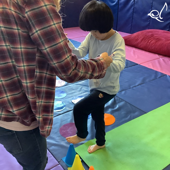 Yoga helps with emotional regulation, body awareness, concentration, flexibility, and more! #eyaslanding #merlindayacademy #chicago #westloop #therapygym #pediatricgym #kidsgym #therapy #therapyclinic #pediatrictherapy #therapyprogram #yoga #kidsyoga #yogaforkids #yogatime