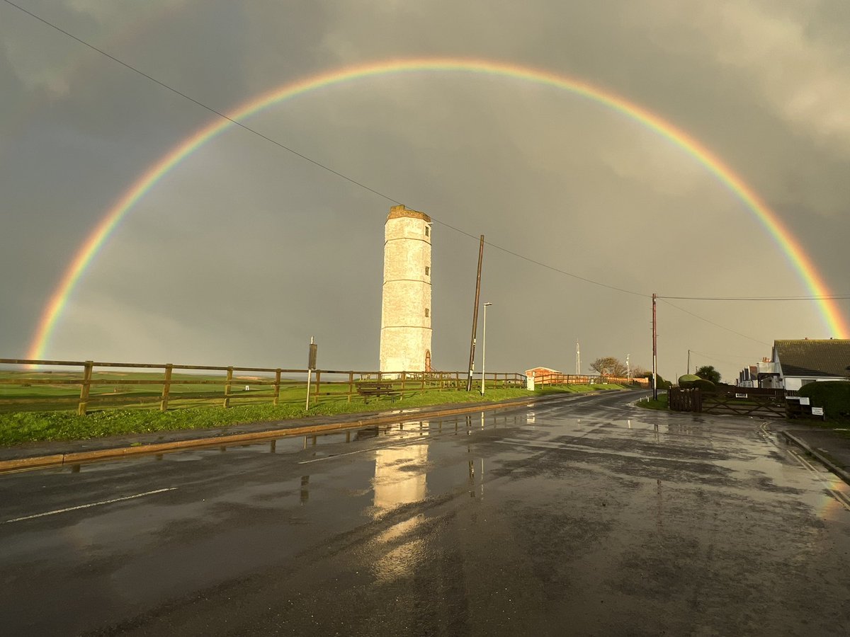 28puffins's tweet photo. Love weather, love rainbows over my happy place🥰 #flamborough #chalktower https://t.co/DpWbekWyMj
