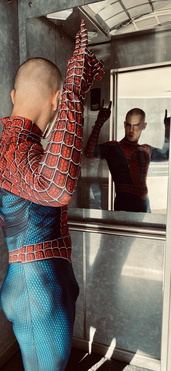 AndrsArciniegas's tweet photo. What’s ur favorite spider-Man scene ?🎞 #Halloween2022 #Halloween #SpiderMan #costumeparty #CostumeOnPoint #advengers #superhero #men #vibes #happy #alive https://t.co/WI7N5yvgSA