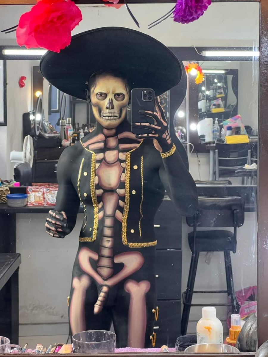 JosJavAlvBan's tweet photo. #DiaDeMuertos #MexicoWeek #Noviembre #SabadoDeGanarSeguidores https://t.co/WwEsdrtip0