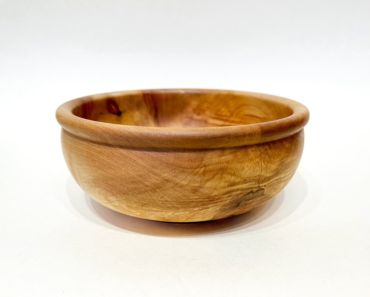 This weekends workshop creation. A roll rimmed spalted rippled sycamore bowl. Finished in @brandonbespokefinishes oil to keep the natural colouration and chatoyance of the timber. #Woodturning #scottishcrafthour #blackisle #highlands #scotlandwoodturning