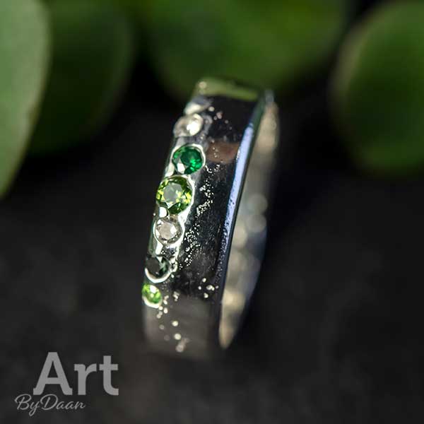 Mag ik jullie nog even verblijden met de allernieuwste ontwerpen ❤️. Ik word hier zo blij van, welke is jouw favoriet? 🥰artbydaan.nl/sieraden #cadeautip

RT=🥰