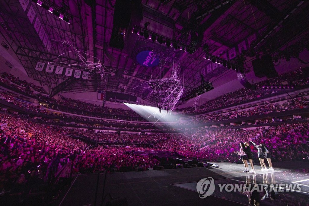 villainpinks's tweet photo. 1 RT = 1 VOTE

FOR BLACKPINK 
#MAMAVOTE #blackpink https://t.co/2xmXyUupr8