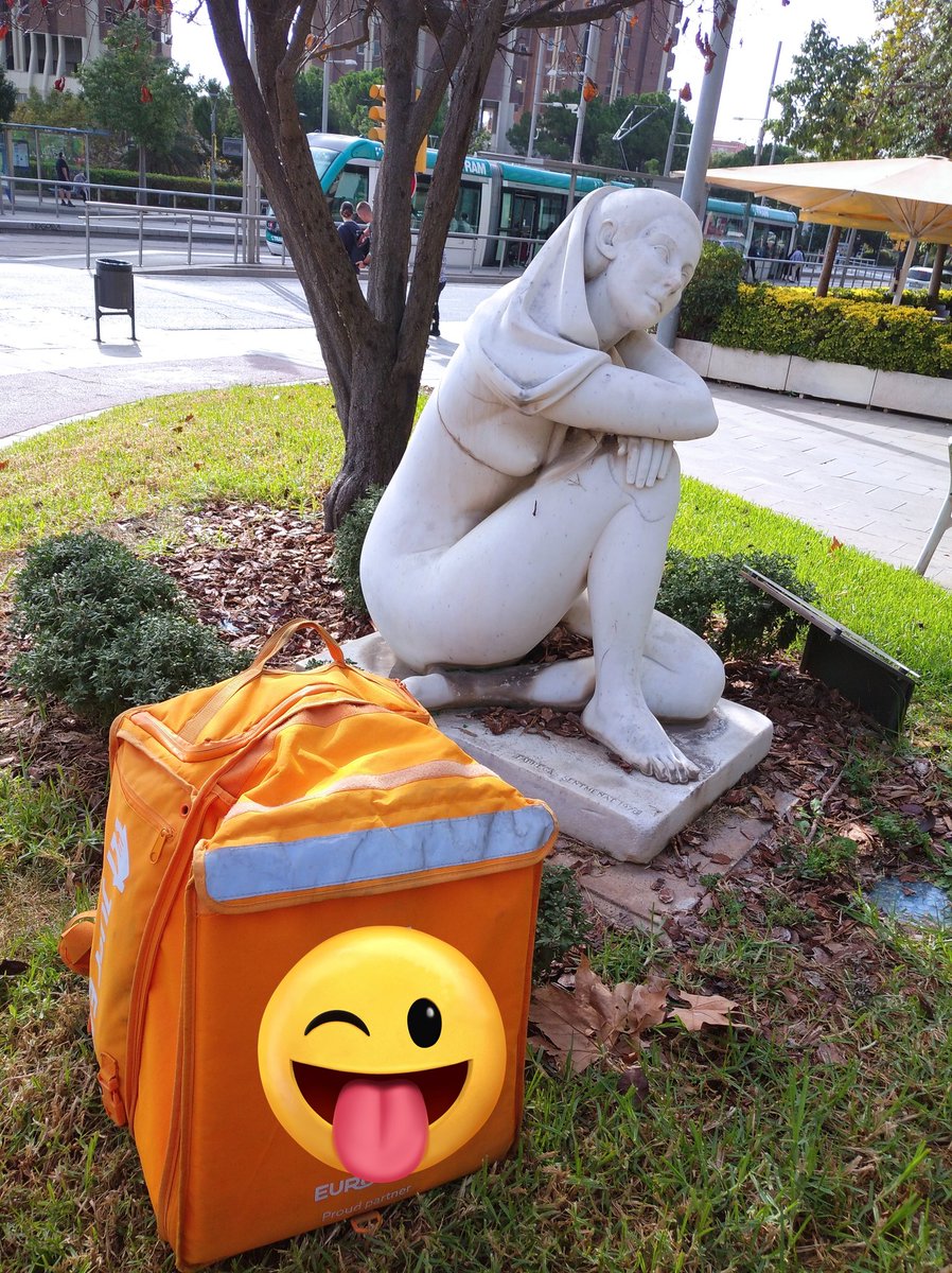 Esperando a que el gobierno español haga cumplir a Glovo, Uber y Stuart con la legislación laboral. 
¡Aún usan a falsos autónomos!

De tanto esperar...🗿🗿

Un poco de humor ante la distopía que nos hacen vivir.
Feliz Halloween a todos/as! 🎃