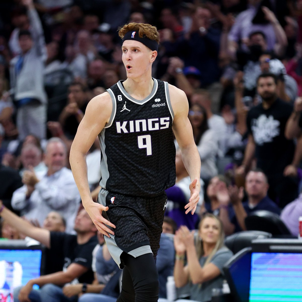NBA Players with 3 or more games with 5+ threes this season: Kevin Huerter Steph Curry That's the list