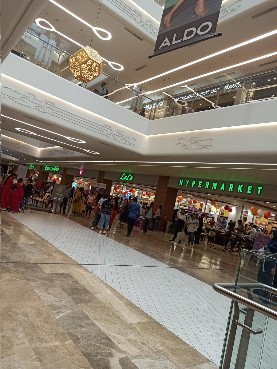 Dhanabalpds's tweet photo. Lulu Mall https://t.co/wU37rzOiLd