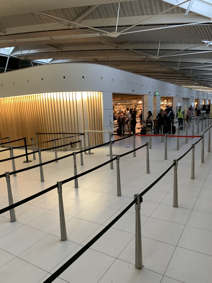 #schiphol # drukte # drukteschiphol 🙈laat me niet lachen. Wat een nep nieuws!