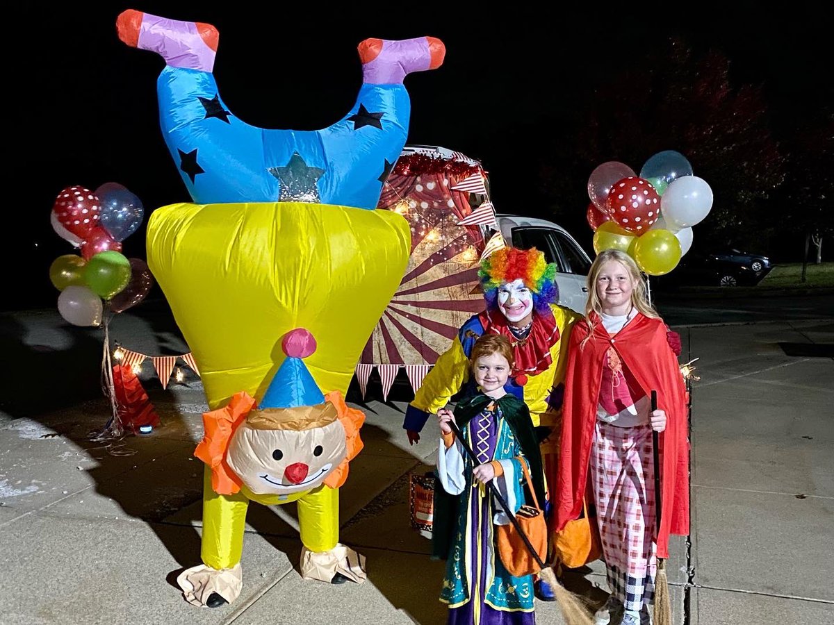 MercymountCDS's tweet image. It was a fa-boo-lous evening filled with lots of treats at Mercymount’s 3rd Annual Trunk or Treat!  Thank you to all who helped make this night such a spook-tacular success!