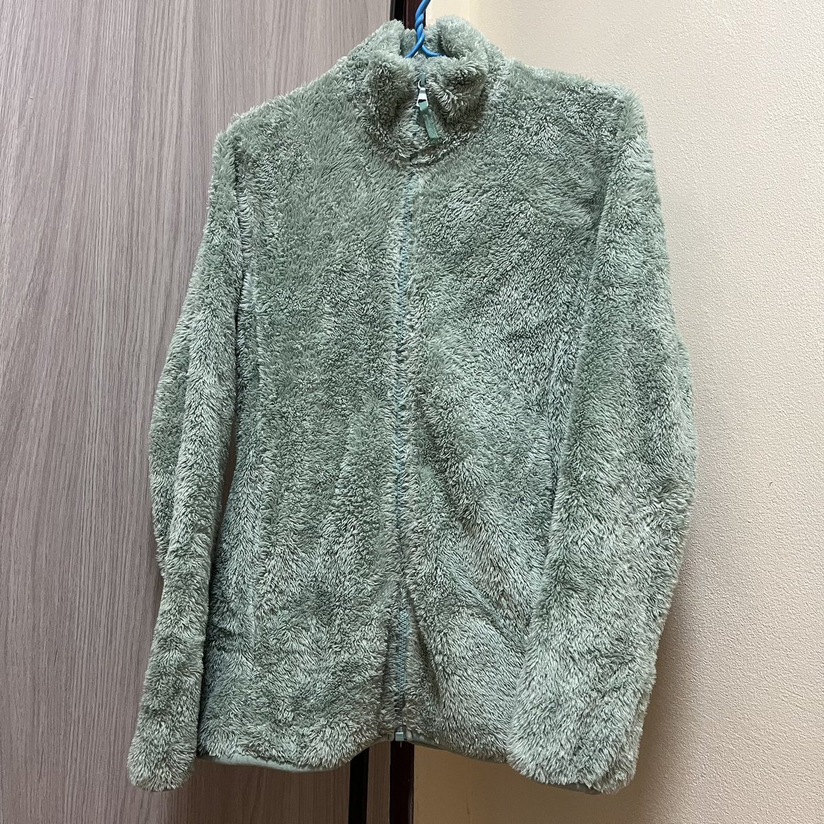 __mmmmmmoo's tweet photo. เสื้อกันหนาว 70 ทุกตัว มีทั้งไซส์ใหญ่ไซส์เล็กค่ะ ค่าส่งตัวแรก 30 ต่อไป +10 ส่วนมากป้ายยูนิโคล่ ทำความสะอาดซักให้หมดแล้วค่ะ #เสื้อผ้ามือสอง #เสื้อผ้ามือ2 #เสื้อผ้ามือสองสภาพดี #ส่งต่อเสื้อผ้ามือสอง #ส่งต่อเสื้อผ้า https://t.co/0gmlHMhf26