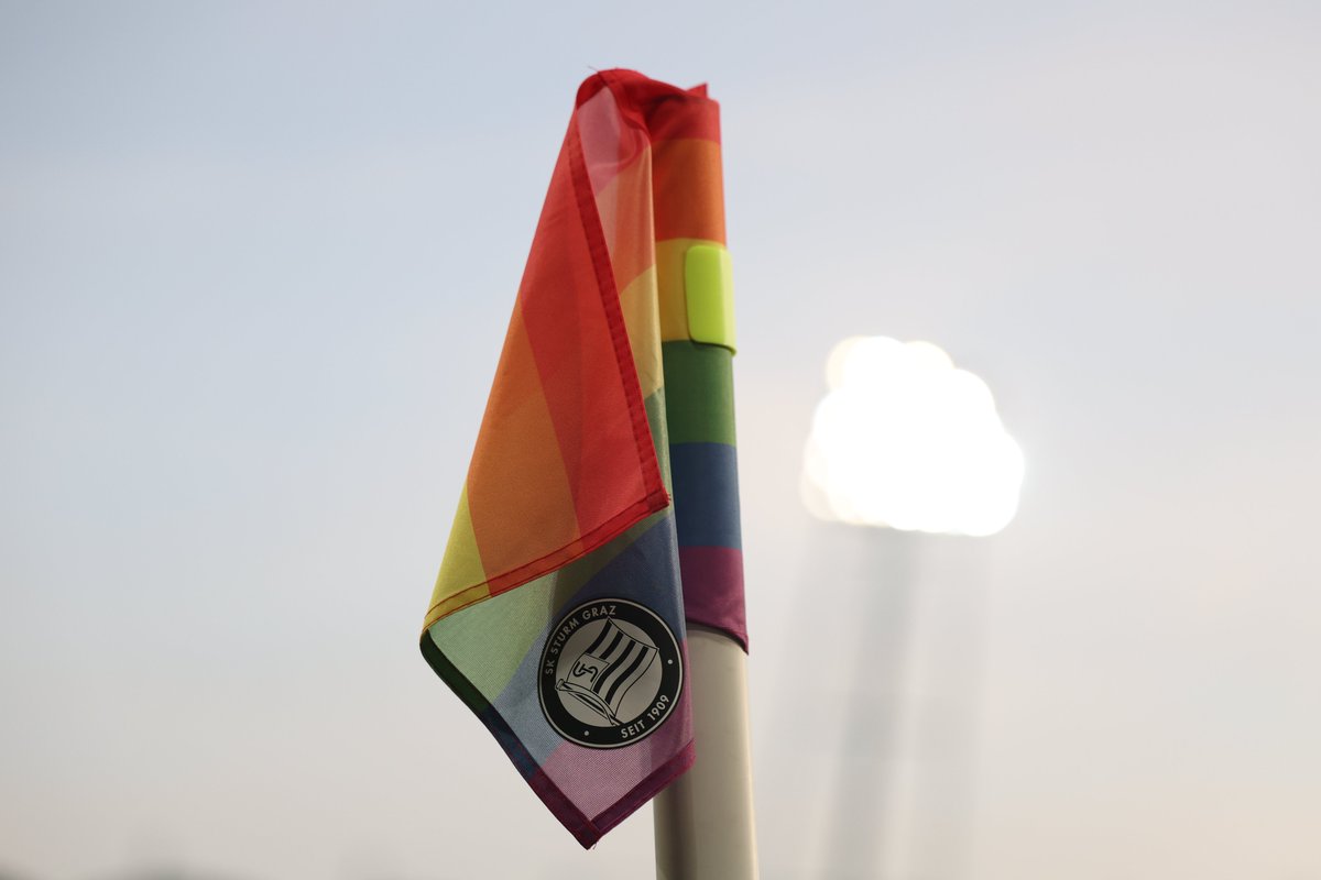 SKSturm's tweet image. Die heutige @OEFBL-Partie steht ganz im Zeichen der Aktion "GEMEINSAM GEGEN HASS UND HETZE – Für Vielfalt im Fußball"! 🌈 #sturmgraz #AdmiralBL #STUSVR #GEPAPictures
______________ 
STU 0:0 SVR | ⏱️ 14'