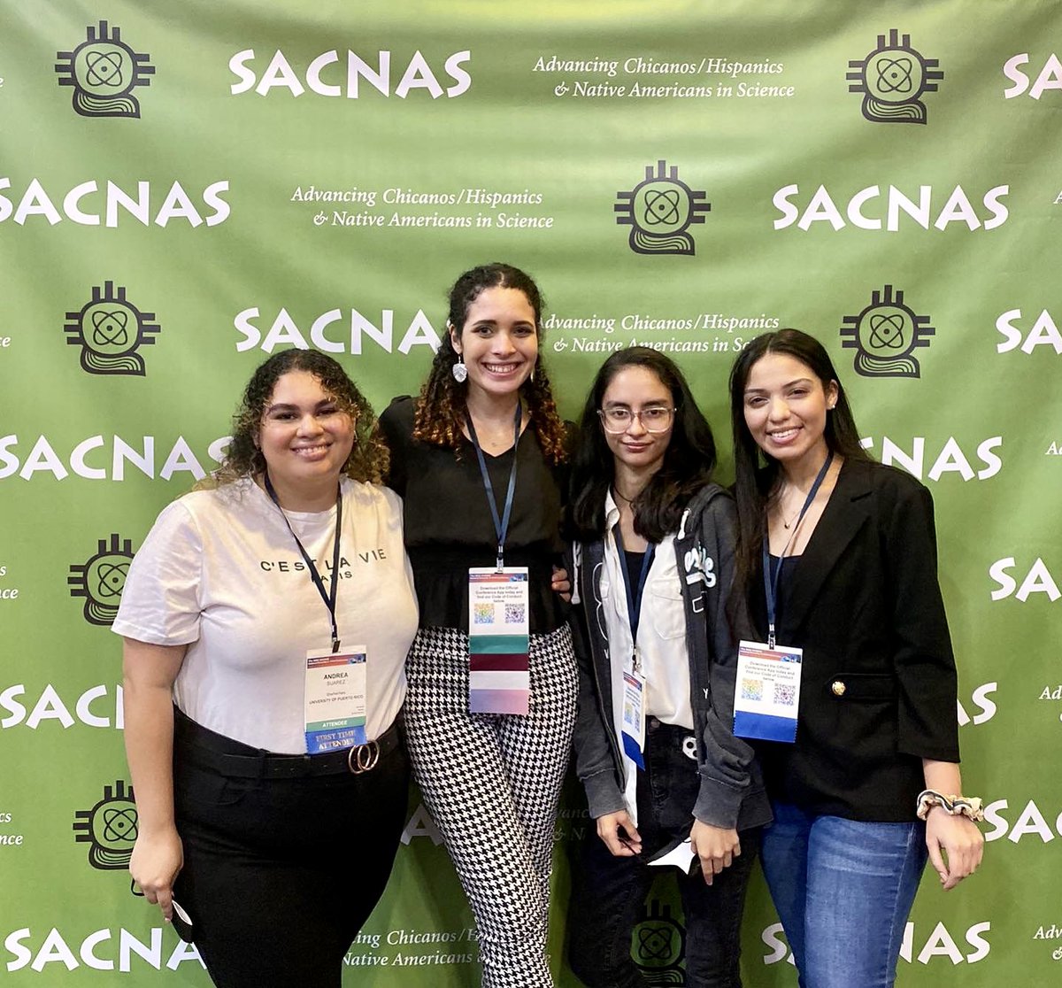 UPRHComunica's tweet photo. 📸 Más fotos de la representación #UPRH en #SACNAS2022 🦉 https://t.co/s8Hzx04MBp