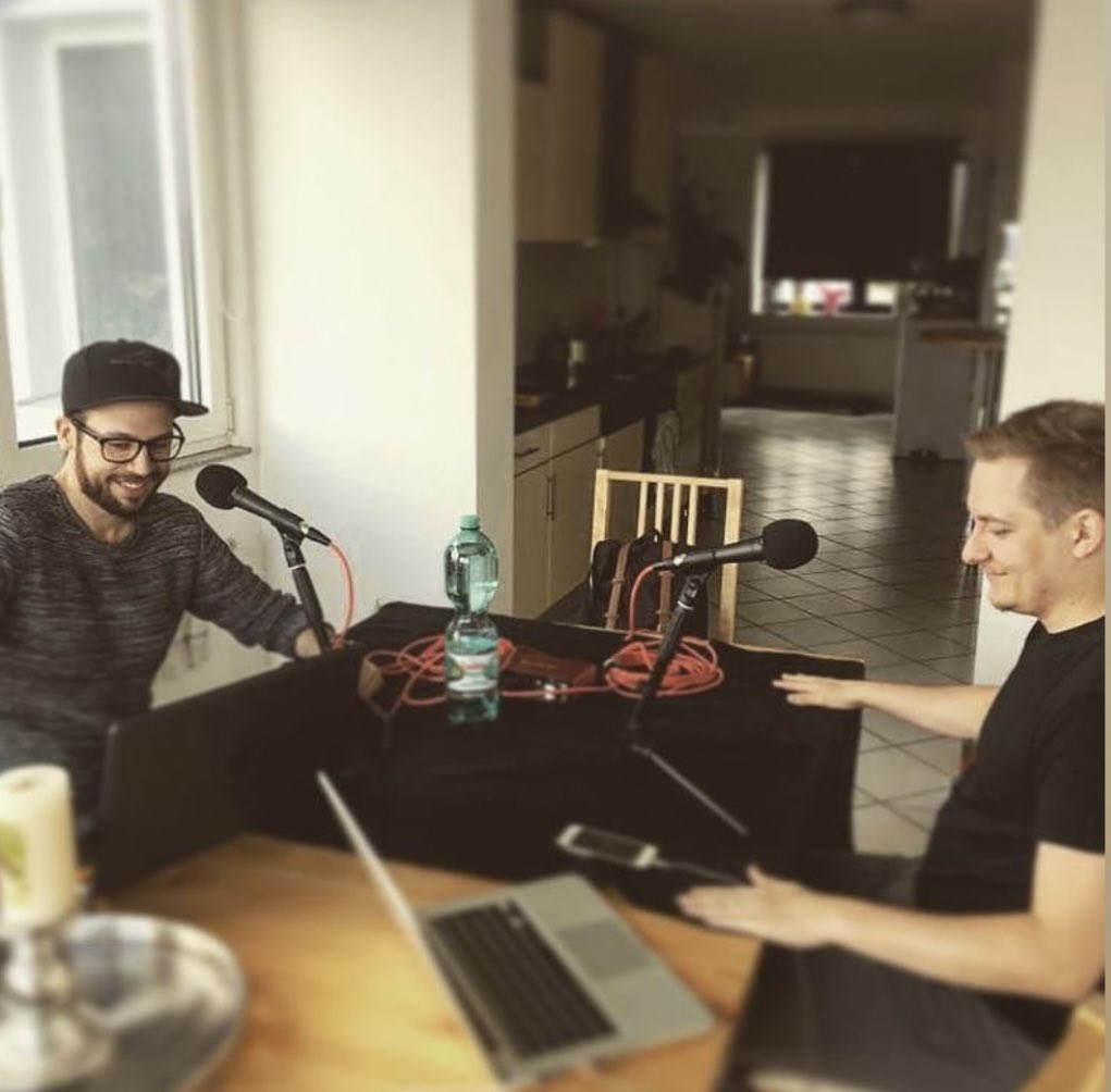 30.10.2017 - Heute vor 5 Jahren ging die erste Folge „FUMS &amp; GRÄTSCH“ online! 
Jetzt, einige Jahre später, heißen wir „FUMS - DIE SHOW“ und reisen aufgrund unserer #TOUR das zweite Mal durch die Republik ⚽️😍