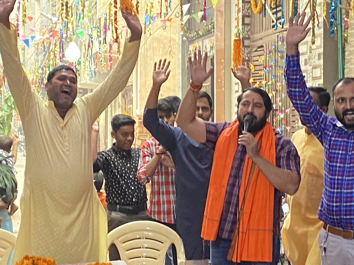 bhaipawanrathi's tweet photo. #छठी_मैया_की_जय
आज मधु विहार वार्�� 136 में कई छट पूजा पर्वो में जाकर सभी श्रद्धालुओं को शुभकामनाएं दी व छठी मैया का आशीर्वाद लिया।
#pawanrathi
#ChhathPuja2022 https://t.co/7bNnNuSMsb