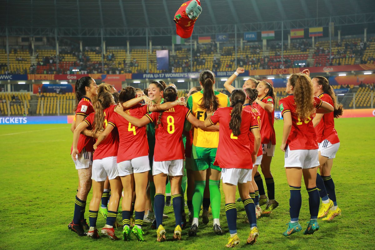 elchiringuitotv's tweet photo. 🇪🇸 ¡𝑪𝑨𝑴𝑷𝑬𝑶𝑵𝑨𝑨𝑨𝑨𝑨𝑨𝑺 𝑫𝑬𝑳 𝑴𝑼𝑵𝑫𝑶! 🇪🇸

🏆 La @SEFutbolFem SUB17 se lleva el #U17WWC ante Colombia tras un autogol de Ana Guzmán. 

🇨🇴 Colombia 0 - 1 España 🇪🇸 https://t.co/Nr5aem0xRY