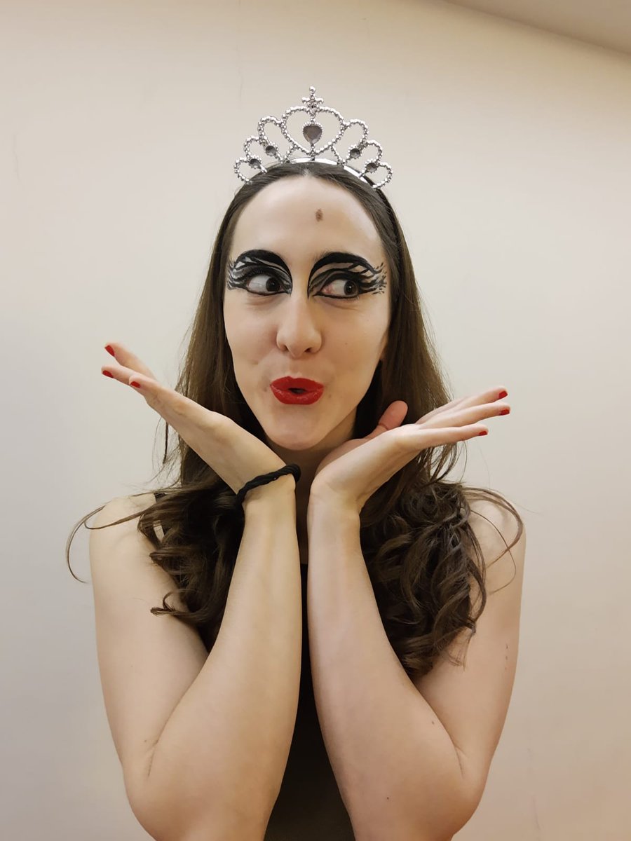 ConiDOdorico's tweet photo. obvio que la bailarina se disfrazó de cisne negro https://t.co/Xjn3hNkxIJ