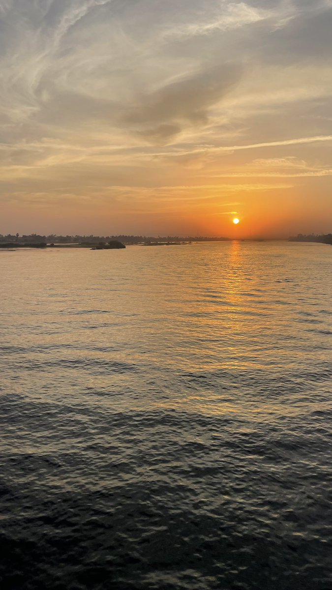 Un tramonto … vale sempre la pena ! Anche se penso che in versilia ne vediamo ogni giorno di meravigliosi♥️ buon ora solare a tutti 🙃