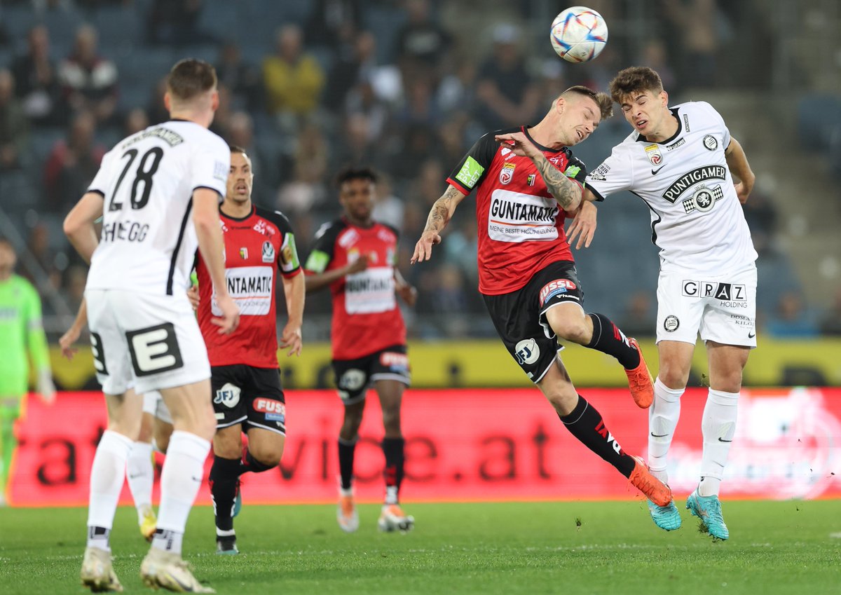 SKSturm's tweet image. Knapp 20 Minuten sind hier absolviert, die großen Torraumszenen blieben bisher aus. In die ein oder andere gefährliche Feldposition konnten wir jedoch schon vorstoßen! #sturmgraz #AdmiralBL #STUSVR #GEPAPictures
______________ 
STU 0:0 SVR | ⏱️ 19'