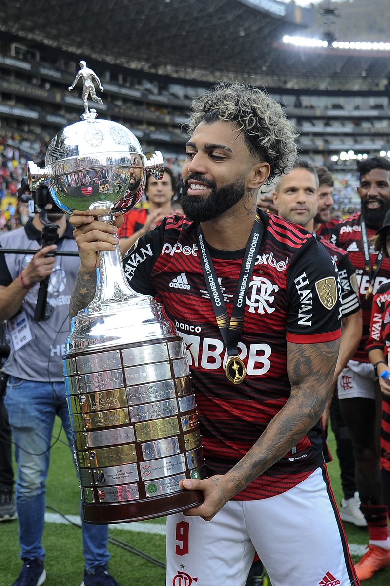 - Artilheiro da década em Santos e Fla
- Artilheiro Copa do BR 14, 15 e 18
- Artilheiro Brasileirão 18 e 19
- Artilheiro Libertadores 19 e 21
- Único artilheiro do BR e Copa do BR num ano
- Campeão Olímpico
- Maior artilheiro brasileiro em Libertadores

26 anos

📸 Marcelo Cortes