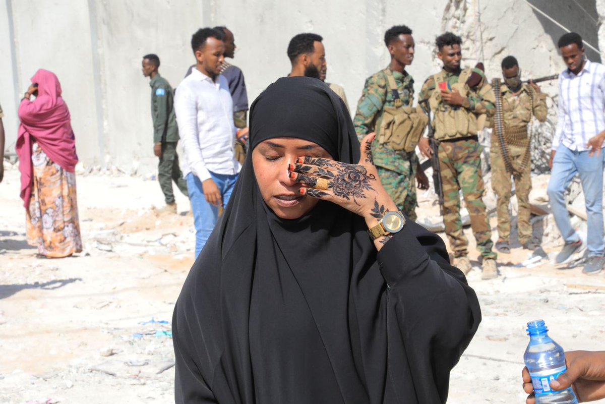 basma_amir's tweet photo. Kormeerka Guddiga Gurmadka Deg Dega ee G.Banadir uu nagu wehliyay Gudoomiyaha G.Banadir ahna Duqa magaalada #Muqdisho Mudane Yusuf Xuseen Jimcaale  Madaale waxaan tagnay Goobtii Qaraxa uu kadhacay oo wali uu ka soconayo Howlgalka lagu baadi goobayo dadka wali la'yahay https://t.co/MAPEySBuAj