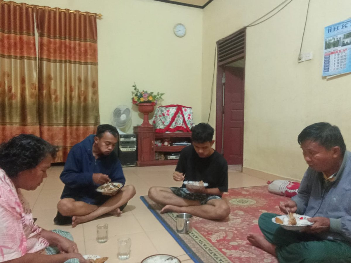 JonsonH9's tweet photo. Makan Bersama .. Perayaan Ulang Tahun Felix https://t.co/DgXlAvfUYI