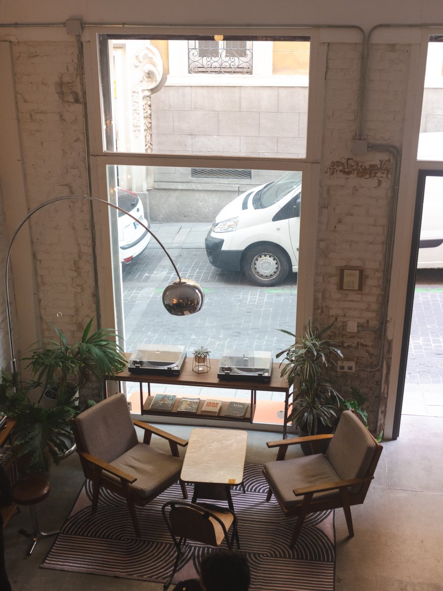 NRGVISUALS's tweet photo. photographed this beautiful coffee shop in Madrid ☕️ https://t.co/J8KTuw1ruR