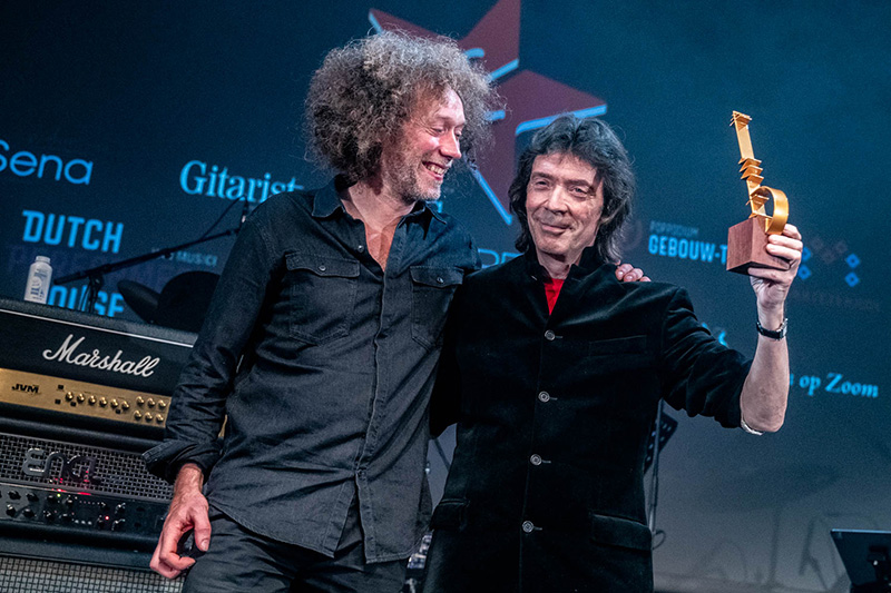 @HackettOfficial is the winner of the Sena Performers European Guitar Award 2022 hackettsongs.com/blog/steve-hac…