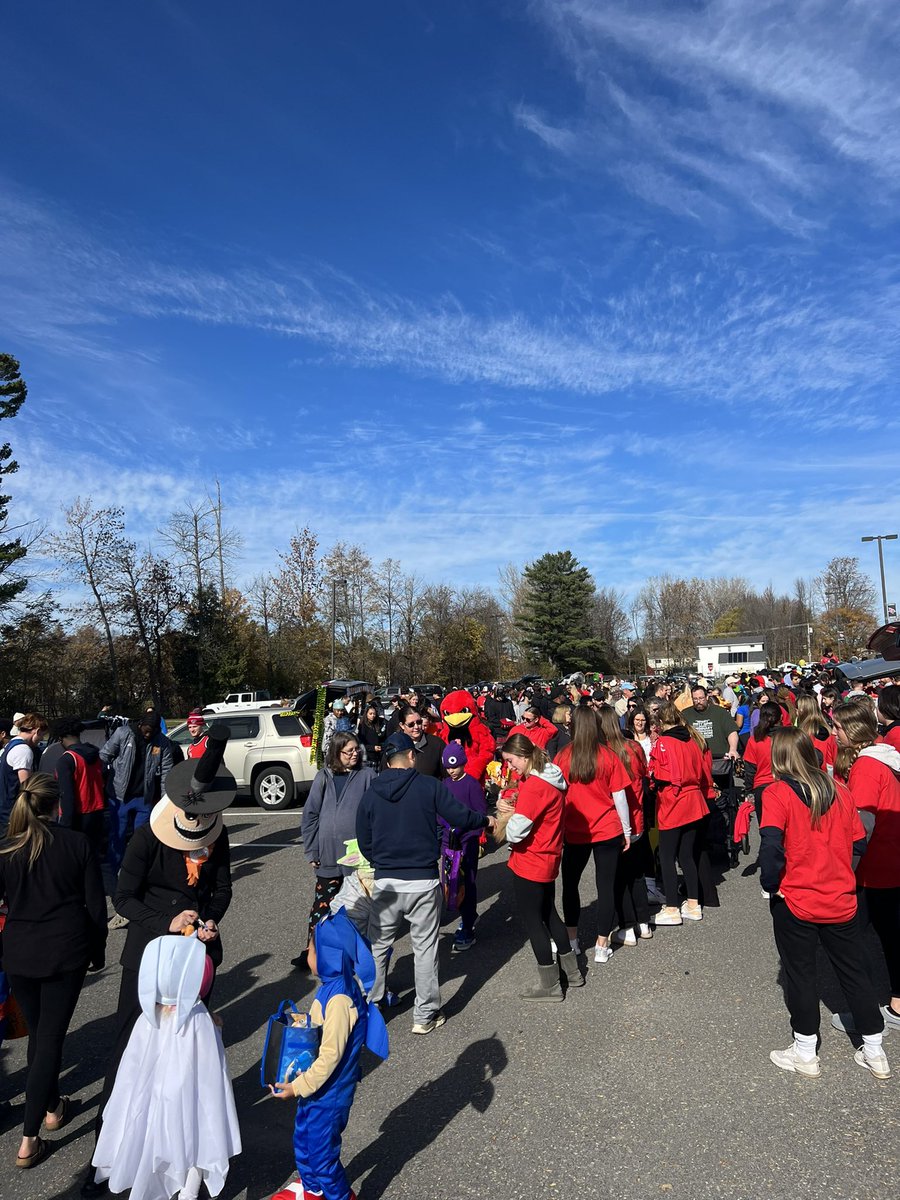 A beautiful day and packed house for @PlattsAthletics annual community wide Trunk or Treat event!