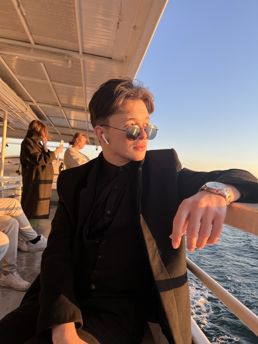 Kimse için üzülmem birisi hariç ):