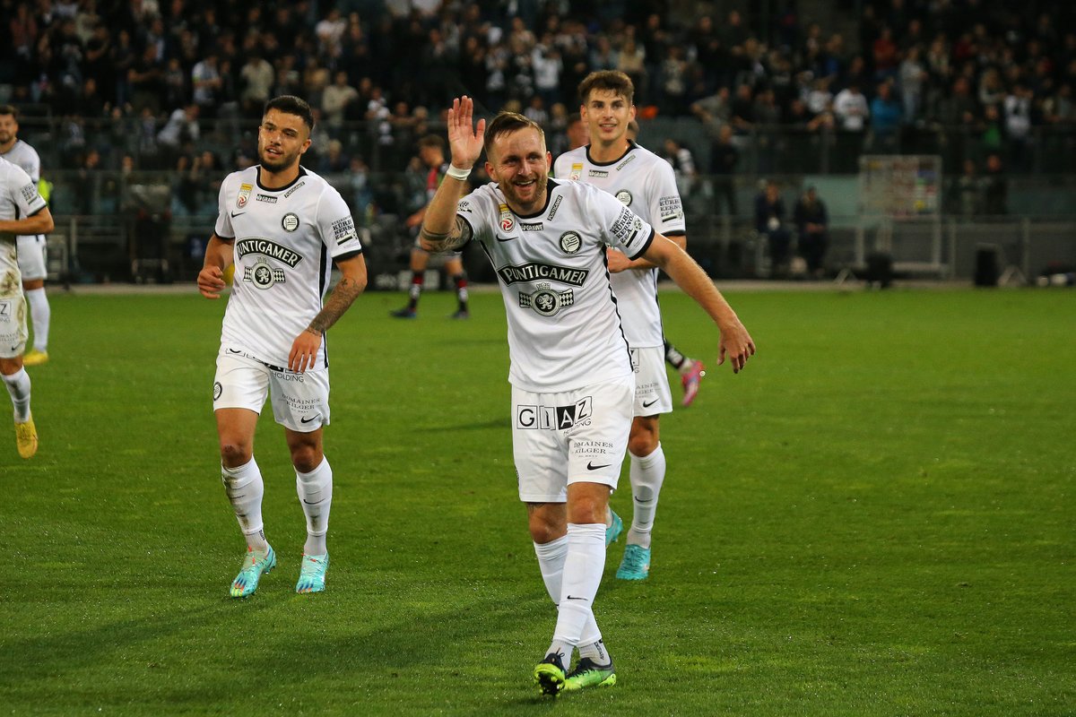 SKSturm's tweet image. Servus @OEFBL, da bin ich wieder! 👋 #sturmgraz #AdmiralBL #STUSVR #SturmTifo
______________ 
STU 1:0 SVR | ⏱️ 31'