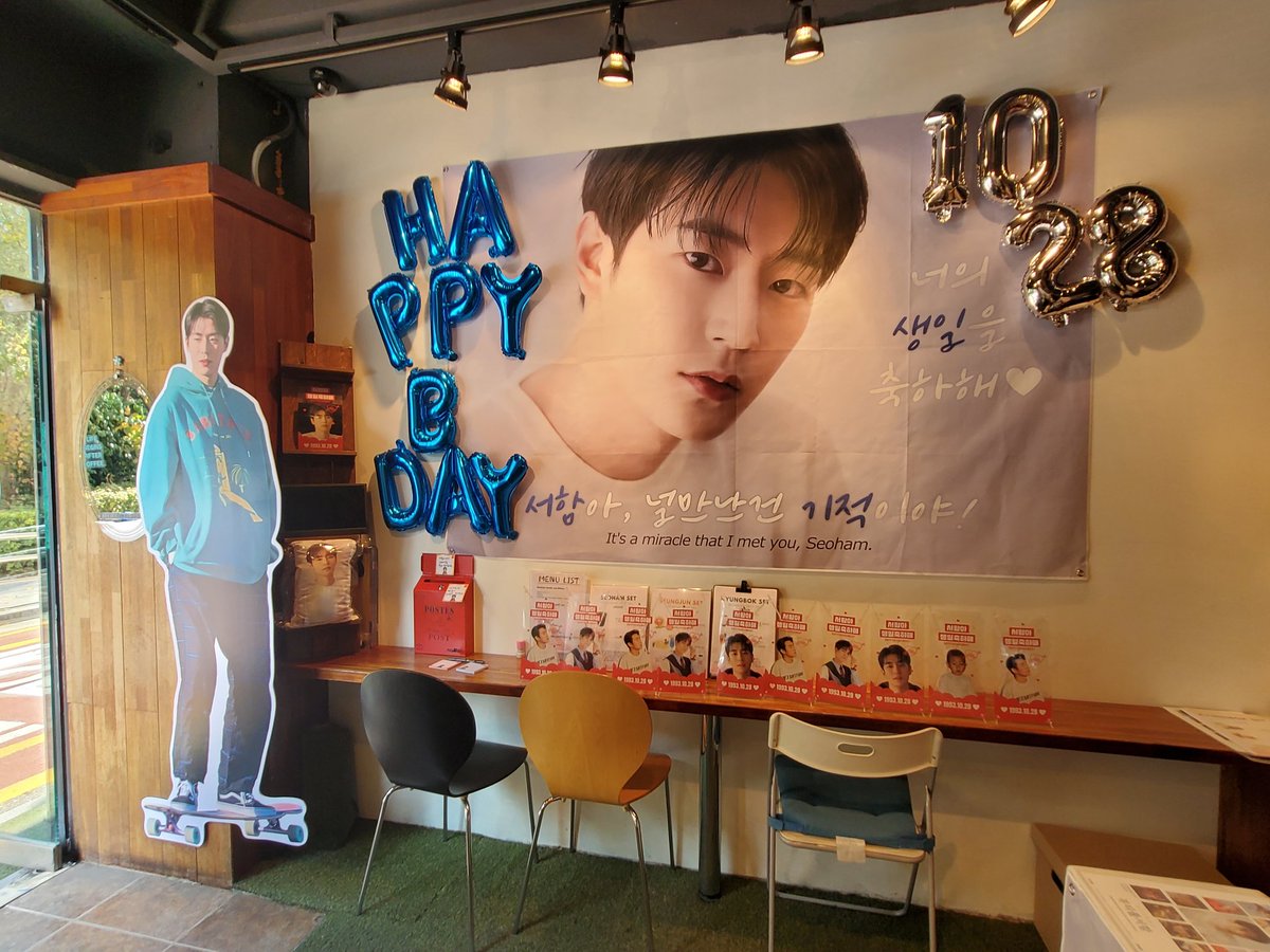 myuniverse1028's tweet photo. 1029 선착특전 위해 오픈런했는데 앞에 계시던 분이 이클립스도 주시공🥹🫶
럭드 5등 5번ㅋ; 4등 1번으로 X밴드 받았으나 부러졌...🤣🤣🤣(베개탐났고요..
특전이랑 비누 넘 예쁘공 음료 맛 취저👍

@psh_treasurebox 감솸당💜
#모든날_모든시간이_서함시
#서함아_태어나줘서_고마워
#Happy_Seoham_Day https://t.co/QIDpAJKwiO