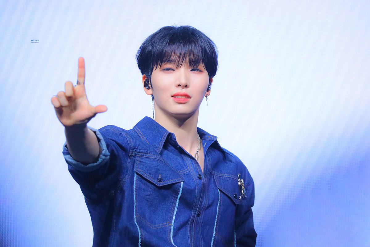 witty0607's tweet photo. 221029 💗서호조아💗
#서호 #원어스 #ONEUS https://t.co/KmK23nTLX4