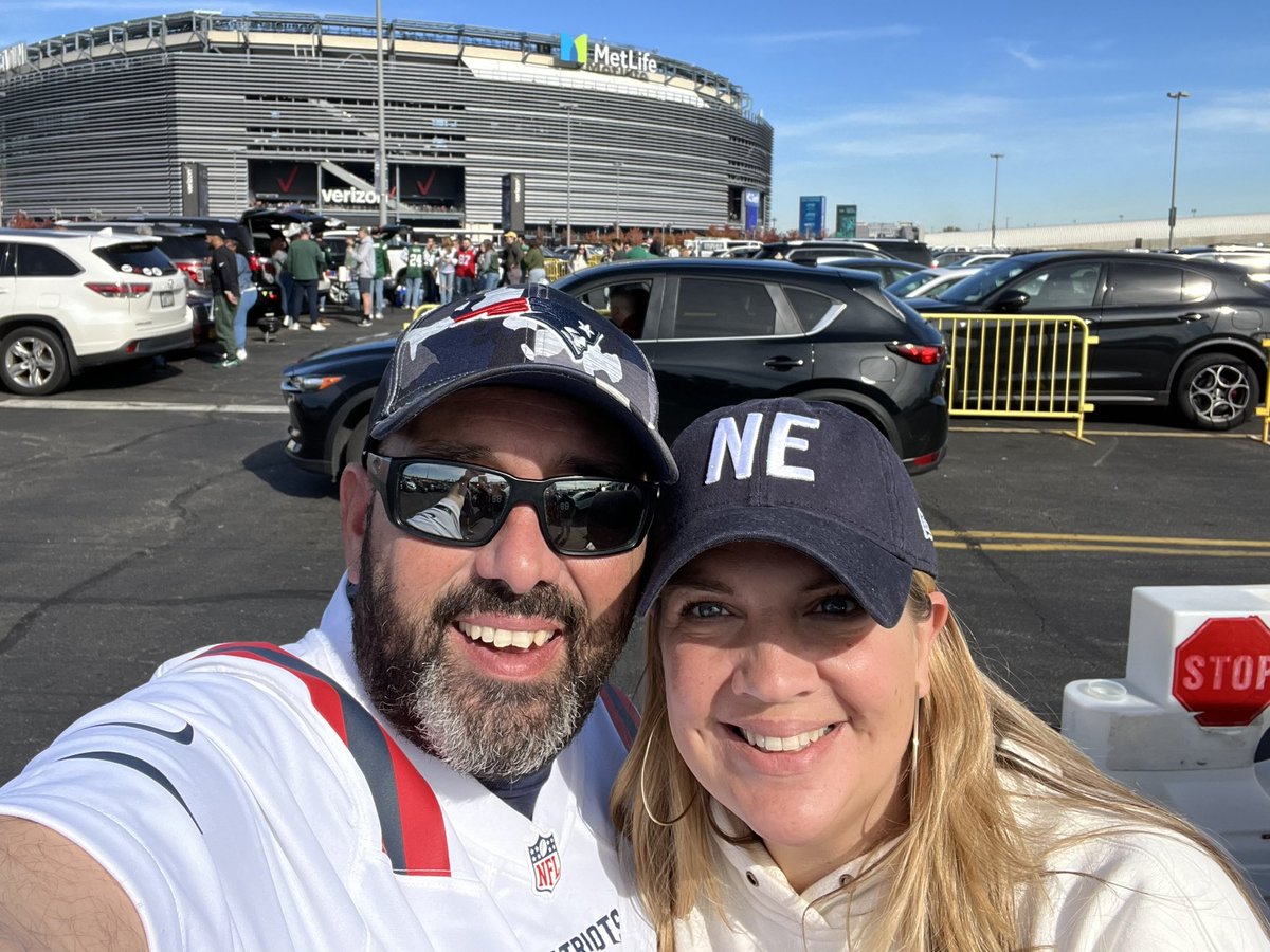 Representing <a href="/TheRealOurNE/">#OurNE</a> in <a href="/OneNYNJ/">OneNYNJ</a> today! Go Pats!