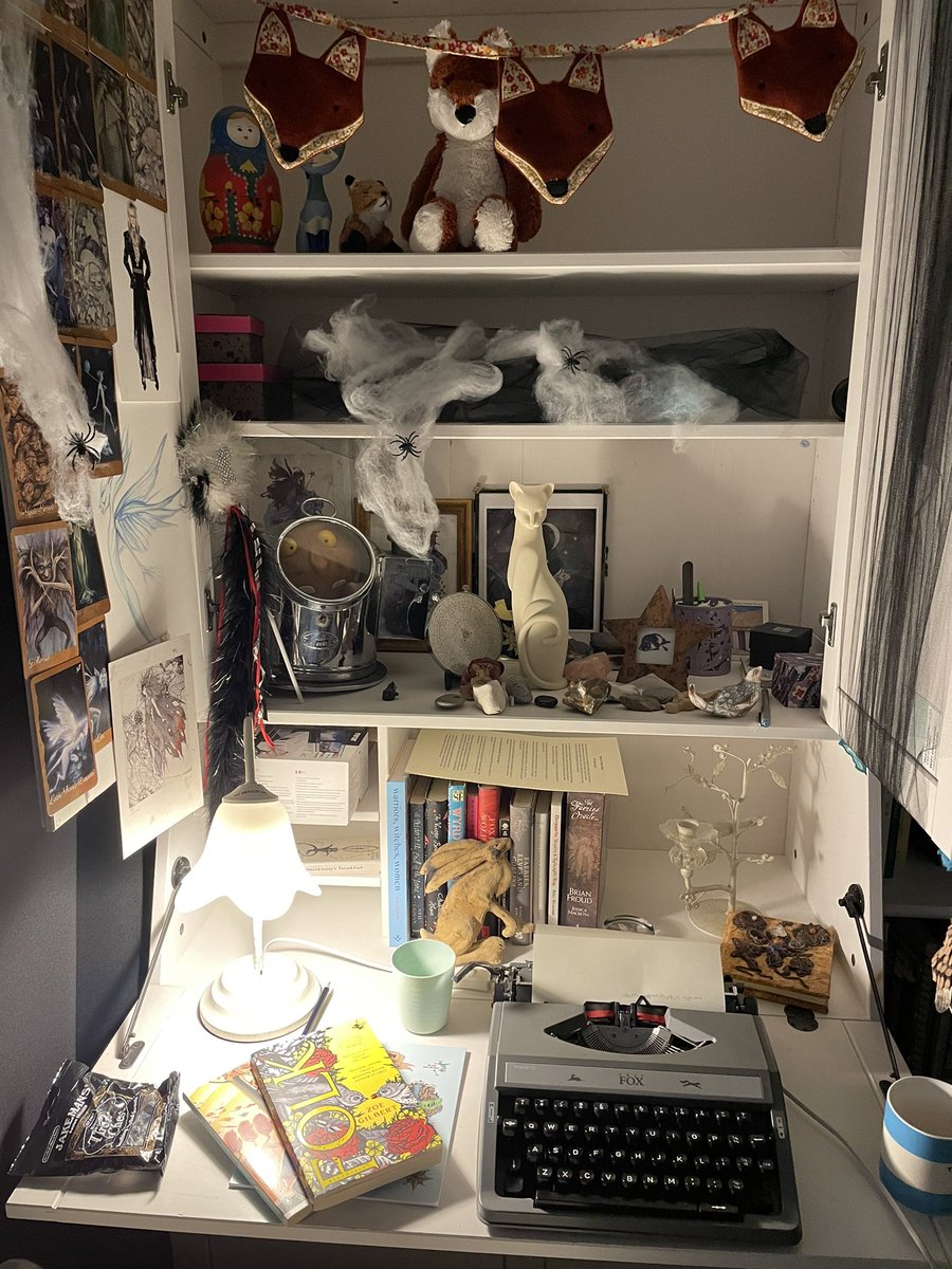 Kalamene's tweet photo. Just did the last and best sesh of #seasonsofthewitch course today on everyday magic, our superstitions, the precious objects we carry, witchy work room mood boards and then thin places where we slip between the worlds. Big thanks to my coven of writers you are magical 🧙♀️ https://t.co/o1zrzHPCL4