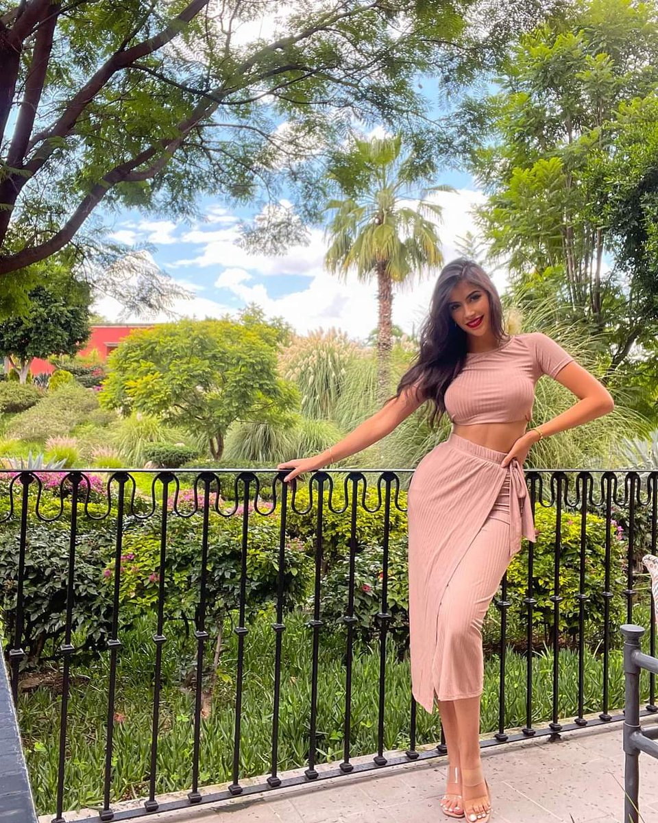 TaniaEstradaQ's tweet photo. Comenta el primer emoji que se te viene a la mente 😁 https://t.co/IOJl9avVwe