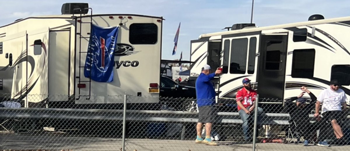 These Buffalo fans and their RVs have been here in the stadium parking lot since since 8:00 am YESTERDAY MORNING. The Bills mafia is legendary and we’re going to get a look at them tonight on @SNFonNBC