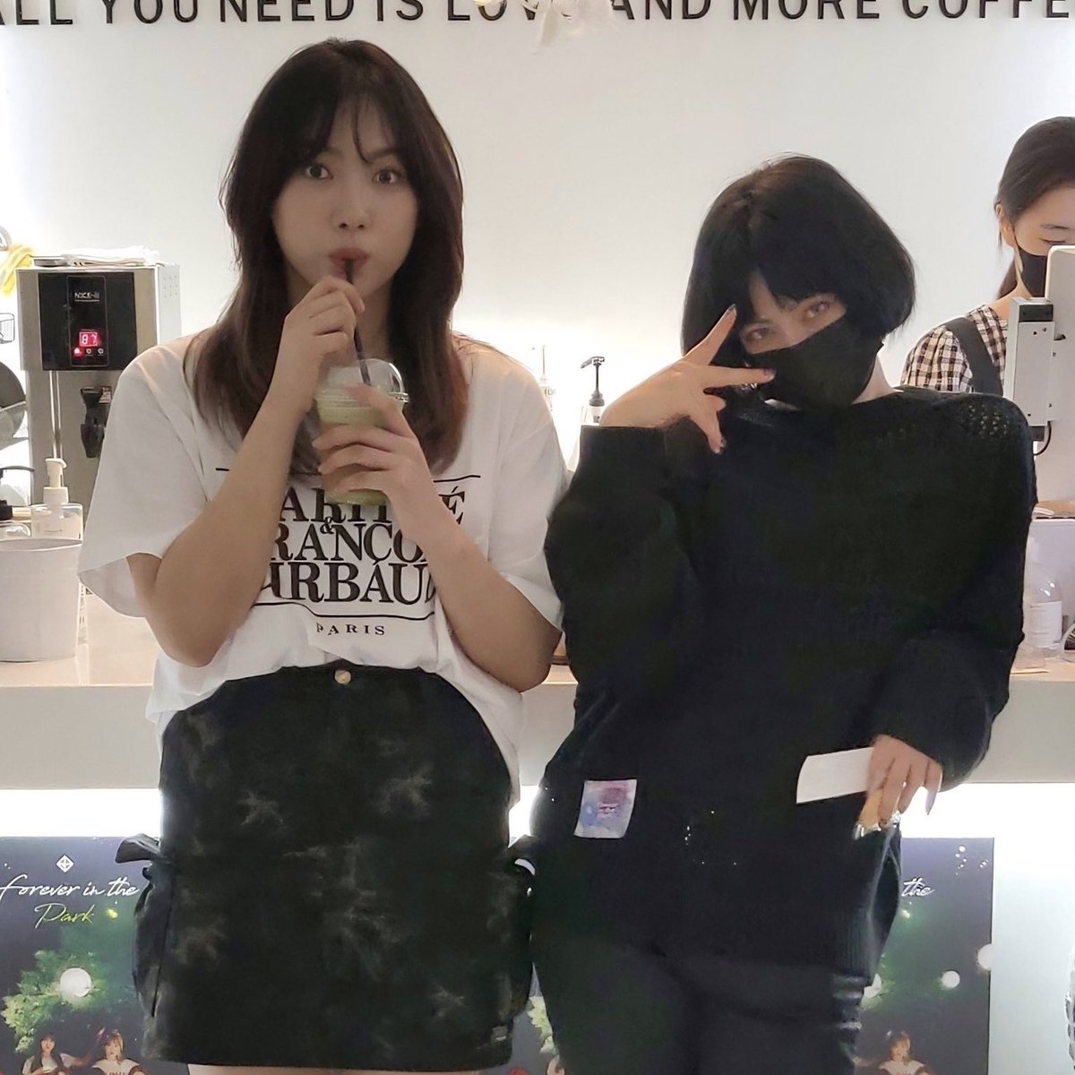 groodearcafe's tweet photo. new order! +.*.｡
╰➤ chocolate cupcakes + pink lemonade
to: @miyaeio
from: anon

💌 ❝ just want to say i love you and am always supporting you!! ❞
╰➤ ♬: love city - 9muses
thank you for ordering! ♡｡*ﾟ https://t.co/3dxt5Pief9
